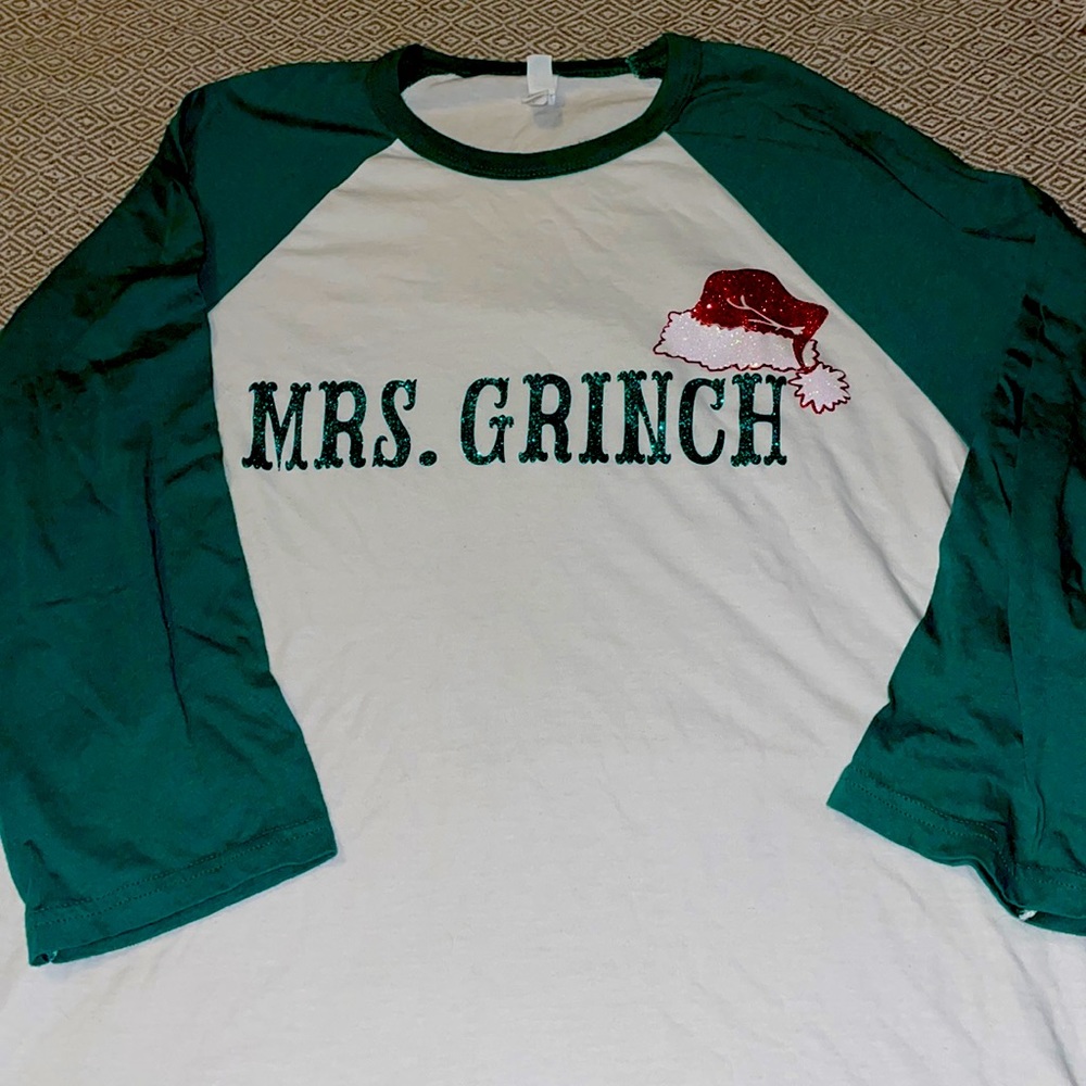 Mrs. Grinch- Christmas quarter length graphic tee! Size Large!